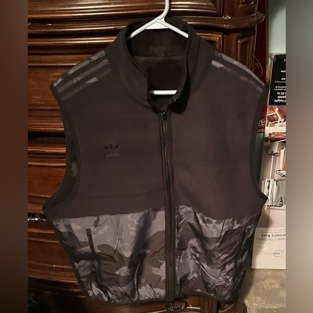 Brand new mens large black camo adidas full zip reversible vest!